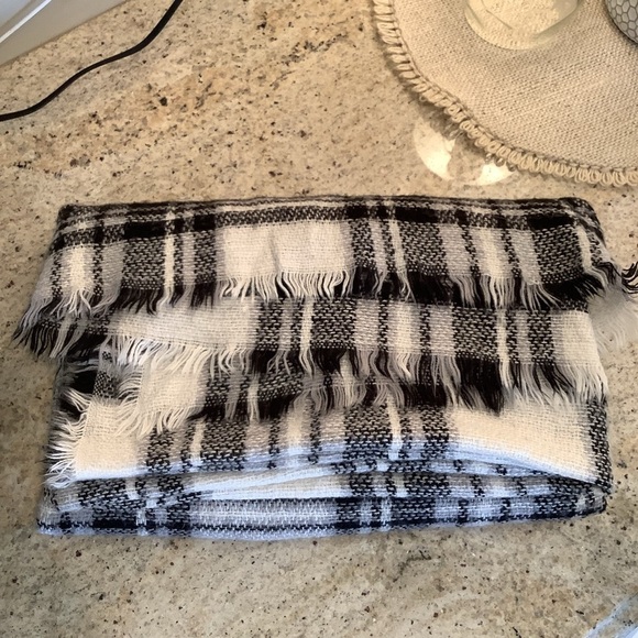 Modcloth Black, Gray & White Plaid Large Blanket Scarf - Picture 5 of 7